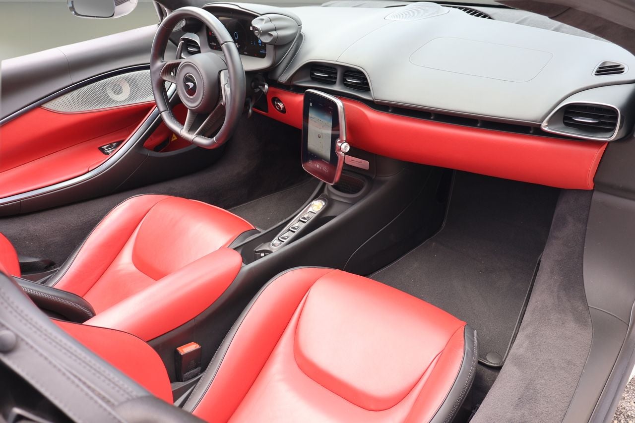 2025 McLaren Artura Base