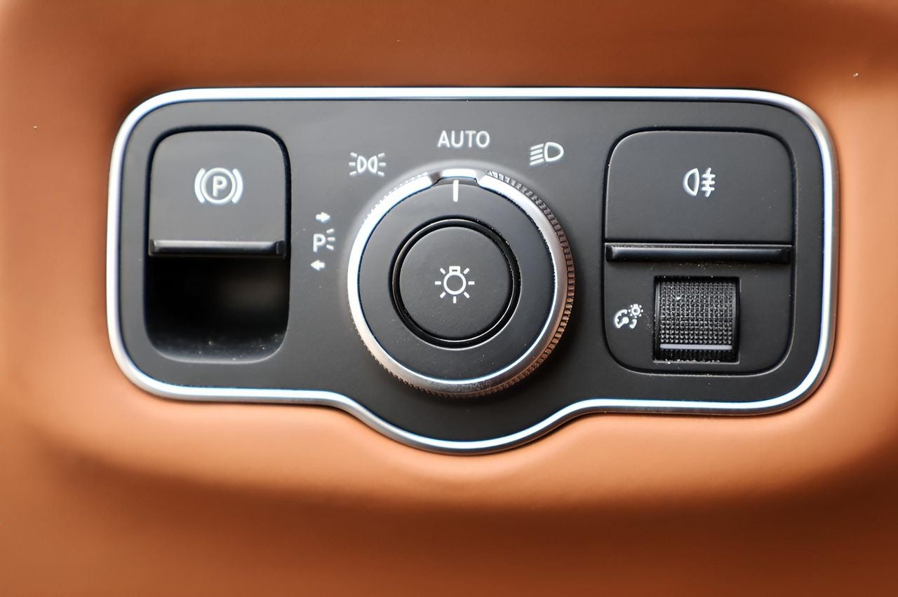 2023 Aston Martin Vantage Base