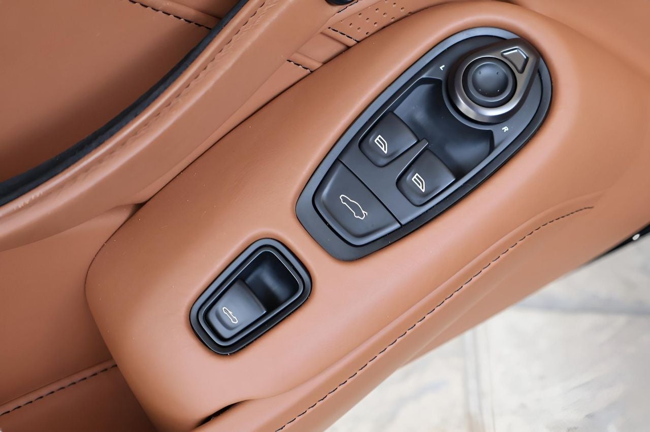 2023 Aston Martin Vantage Base