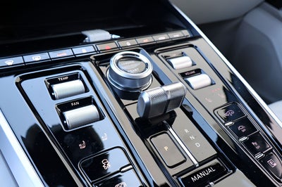 2025 Aston Martin DBX 707