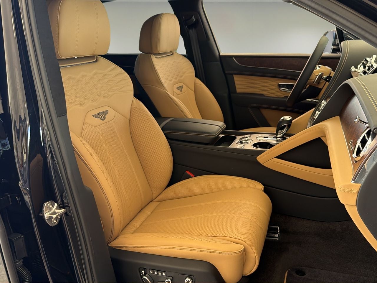 2025 Bentley Bentayga V8