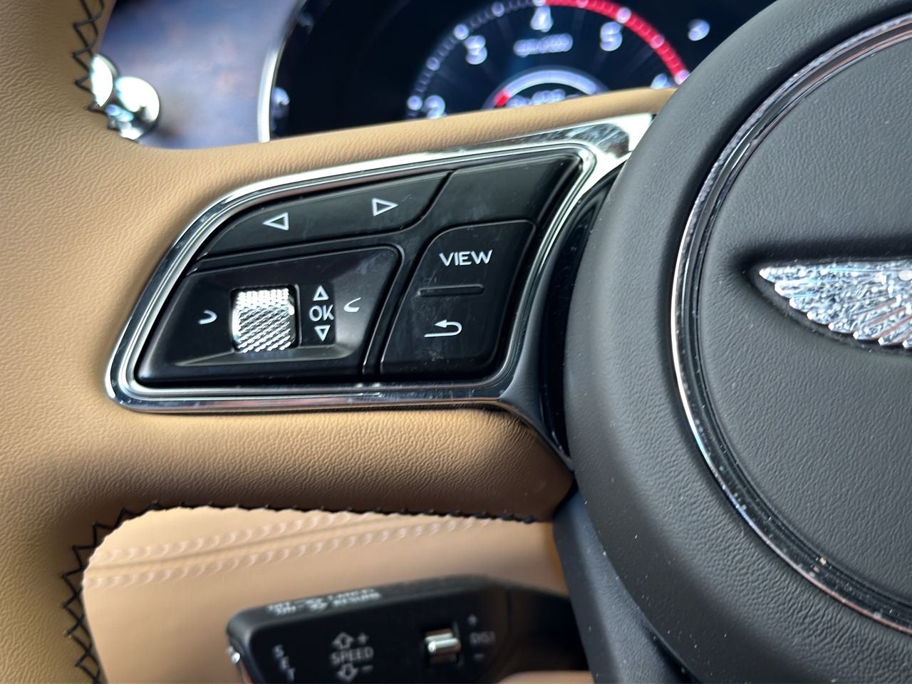 2025 Bentley Bentayga V8