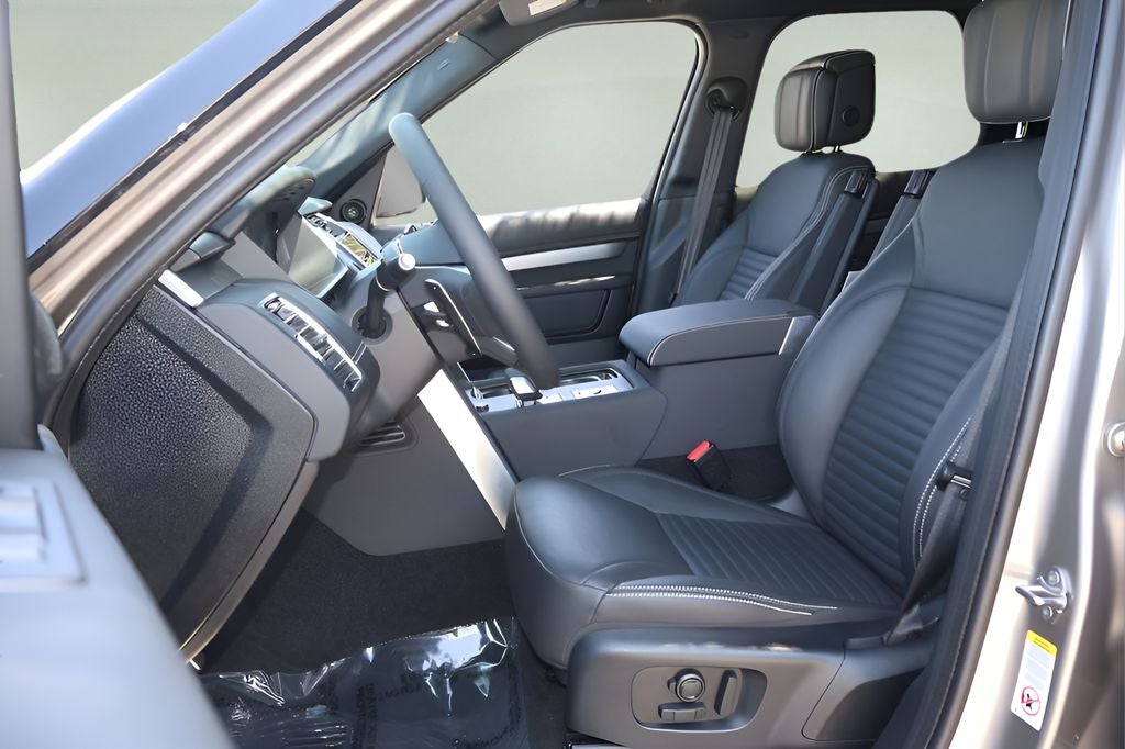 2025 Land Rover Discovery Dynamic SE