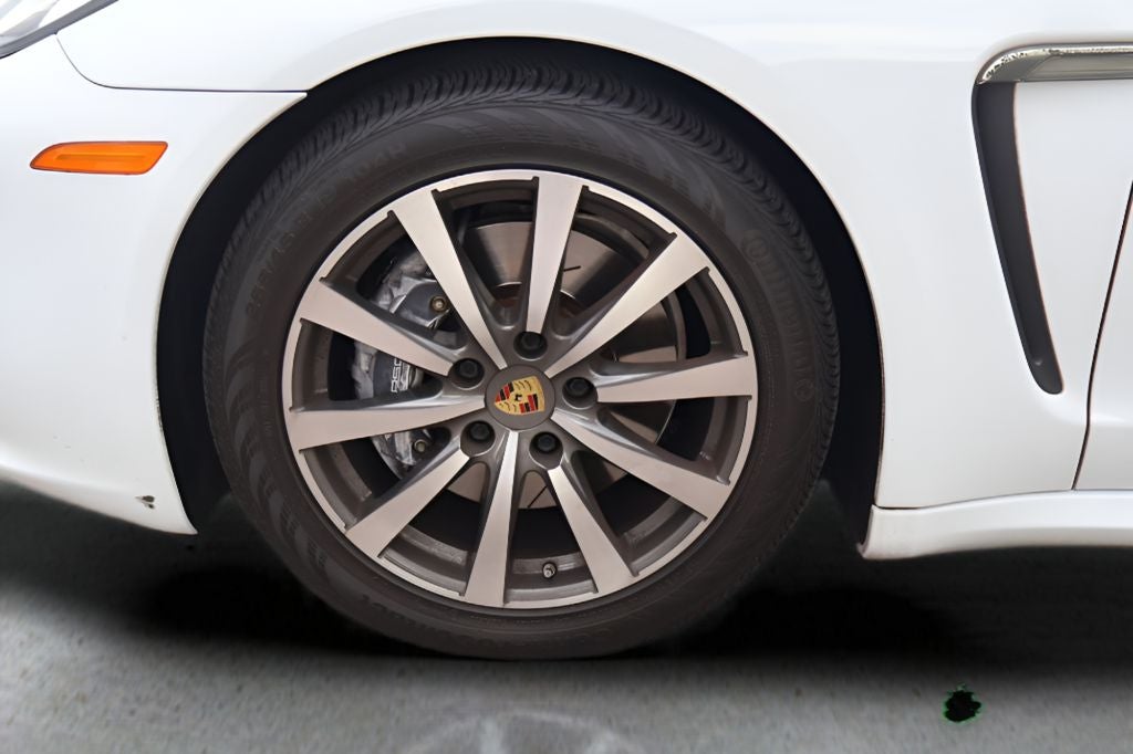 2016 Porsche Panamera 2