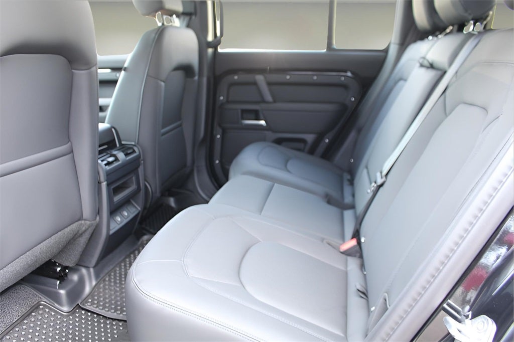 2025 Land Rover Defender 110 S