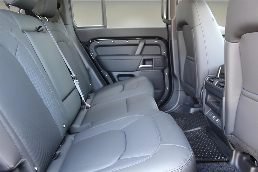 2025 Land Rover Defender 110 S