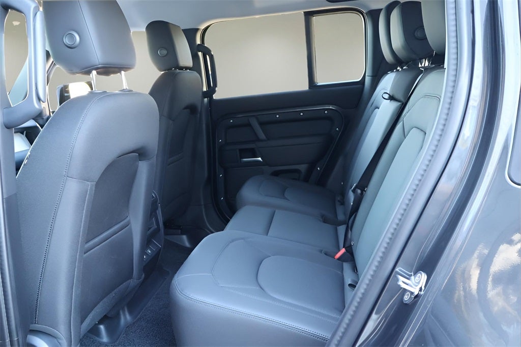 2025 Land Rover Defender 110 S