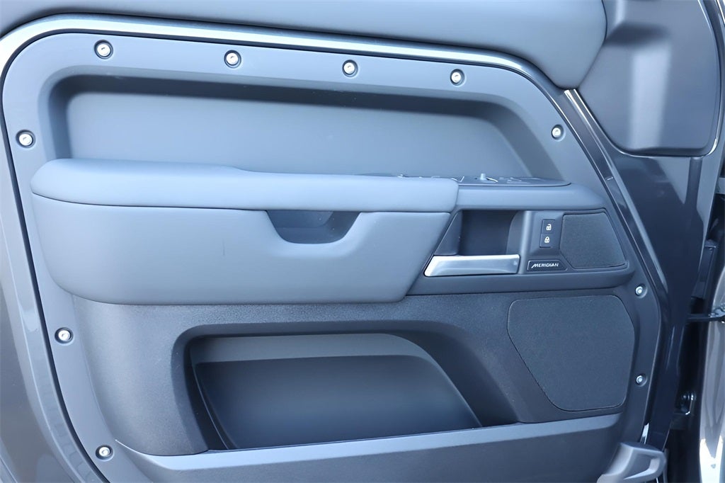 2025 Land Rover Defender 110 S