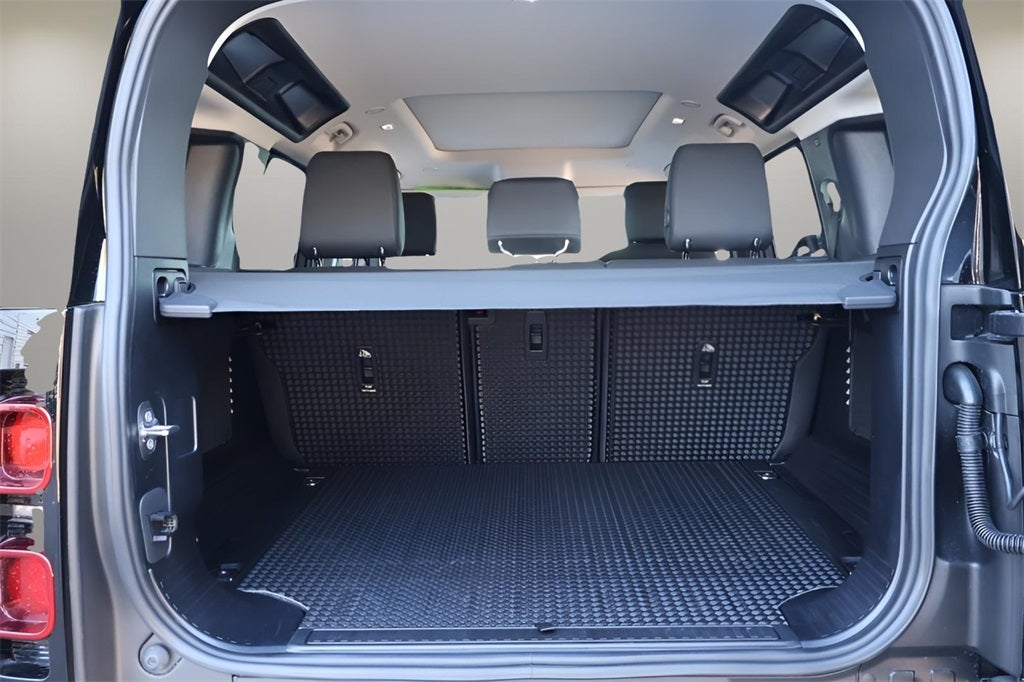 2025 Land Rover Defender 110 S