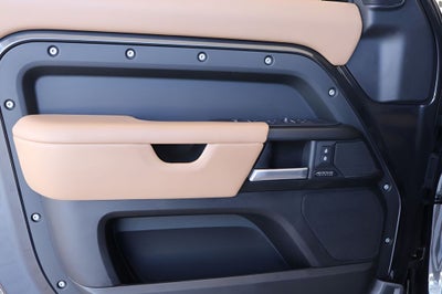 2025 Land Rover Defender 130 V8