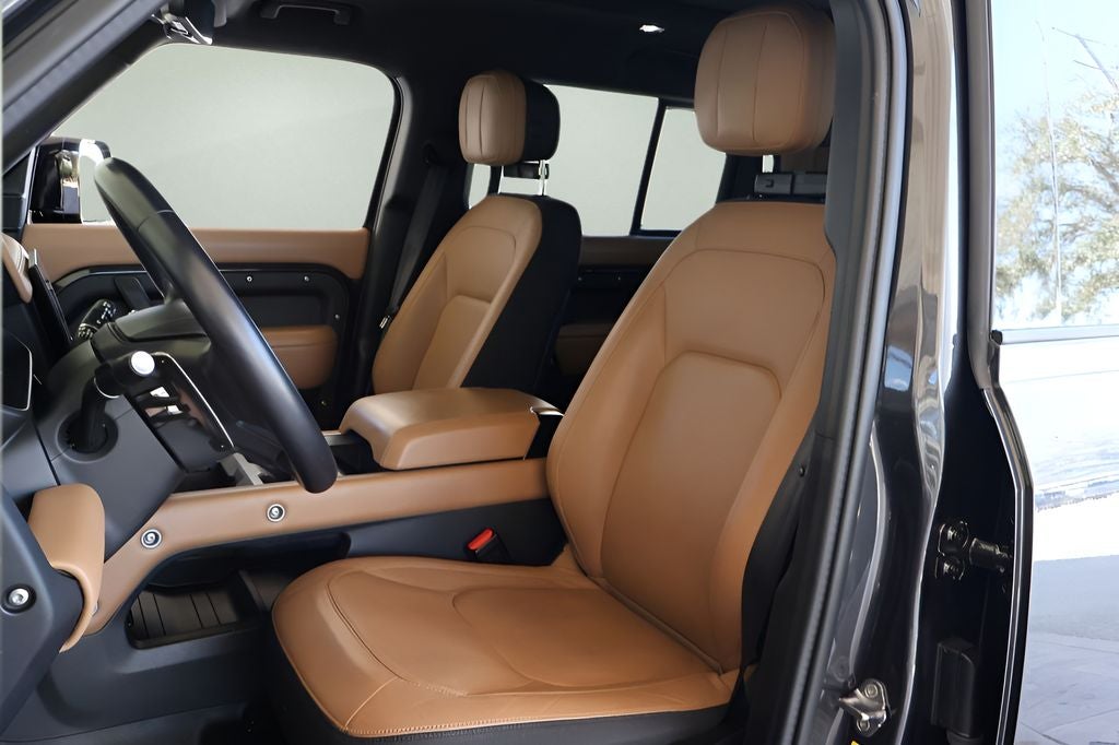 2025 Land Rover Defender 130 V8