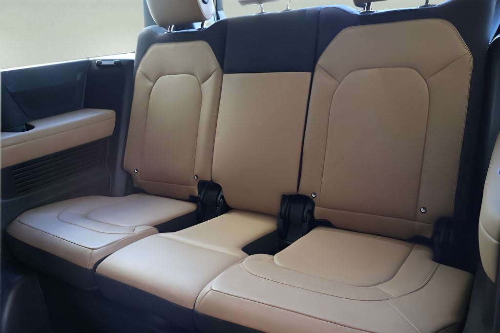 2025 Land Rover Defender 130 V8