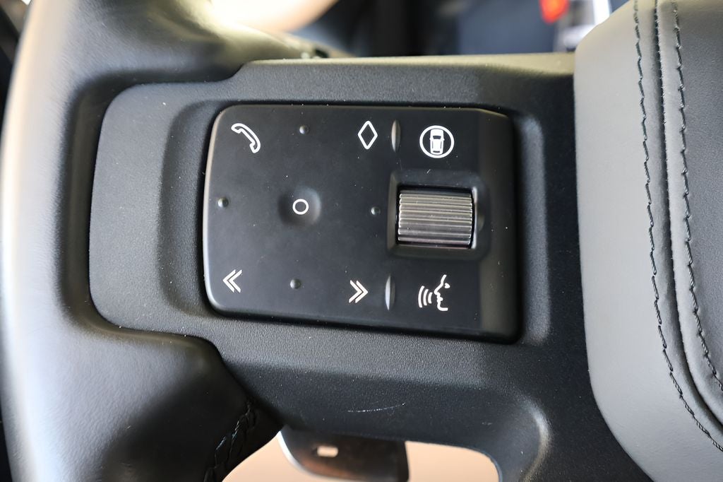 2025 Land Rover Defender 130 V8