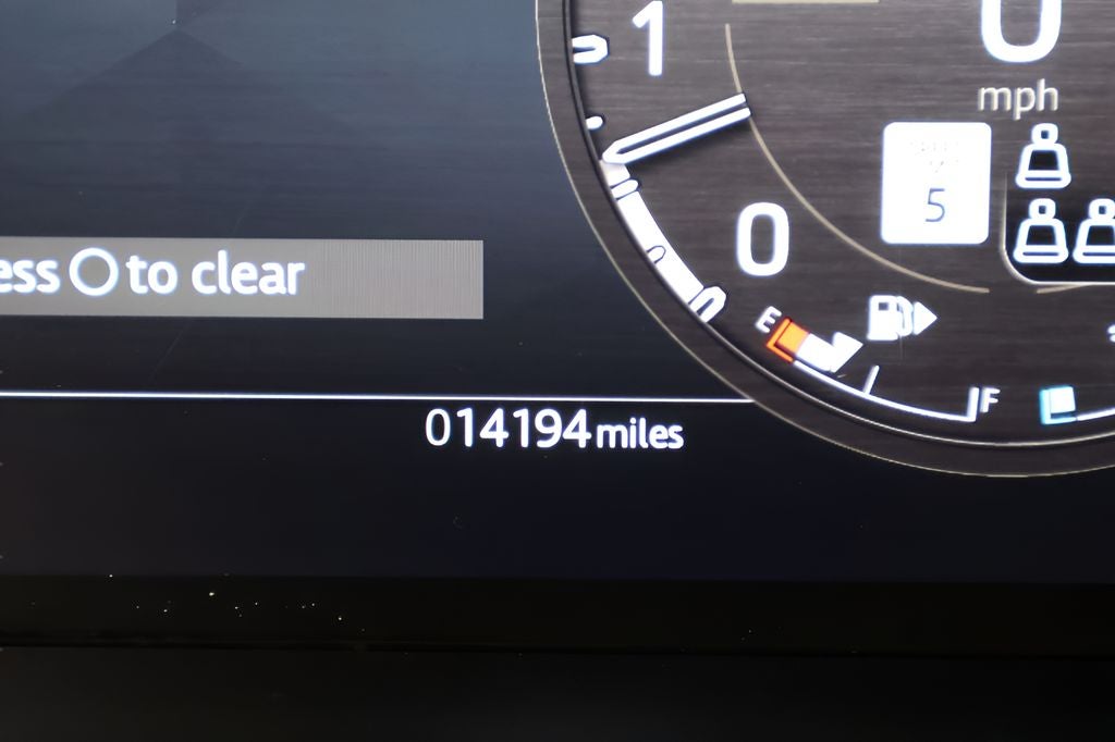 2025 Land Rover Defender 130 V8