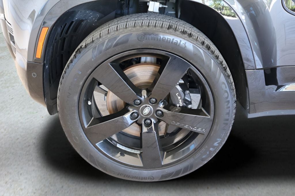 2025 Land Rover Defender 130 V8