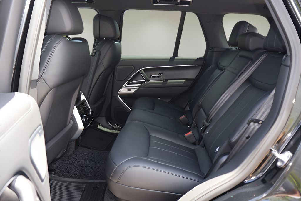 2025 Land Rover Range Rover Plug-In Hybrid SE