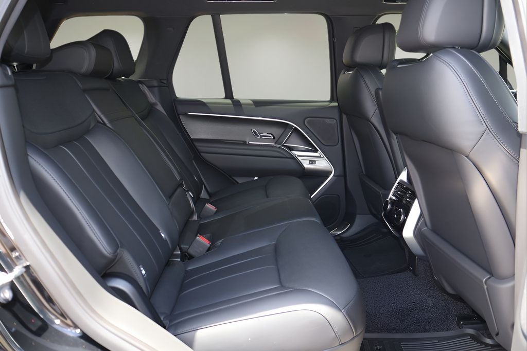 2025 Land Rover Range Rover Plug-In Hybrid SE