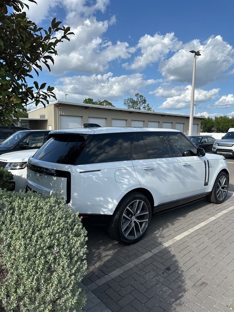 2025 Land Rover Range Rover SE