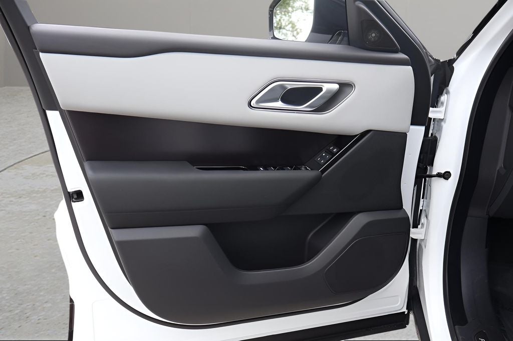 2026 Land Rover Range Rover Velar Dynamic SE