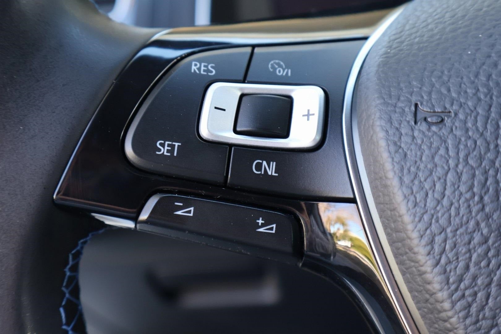 2018 Volkswagen e-Golf SEL Premium