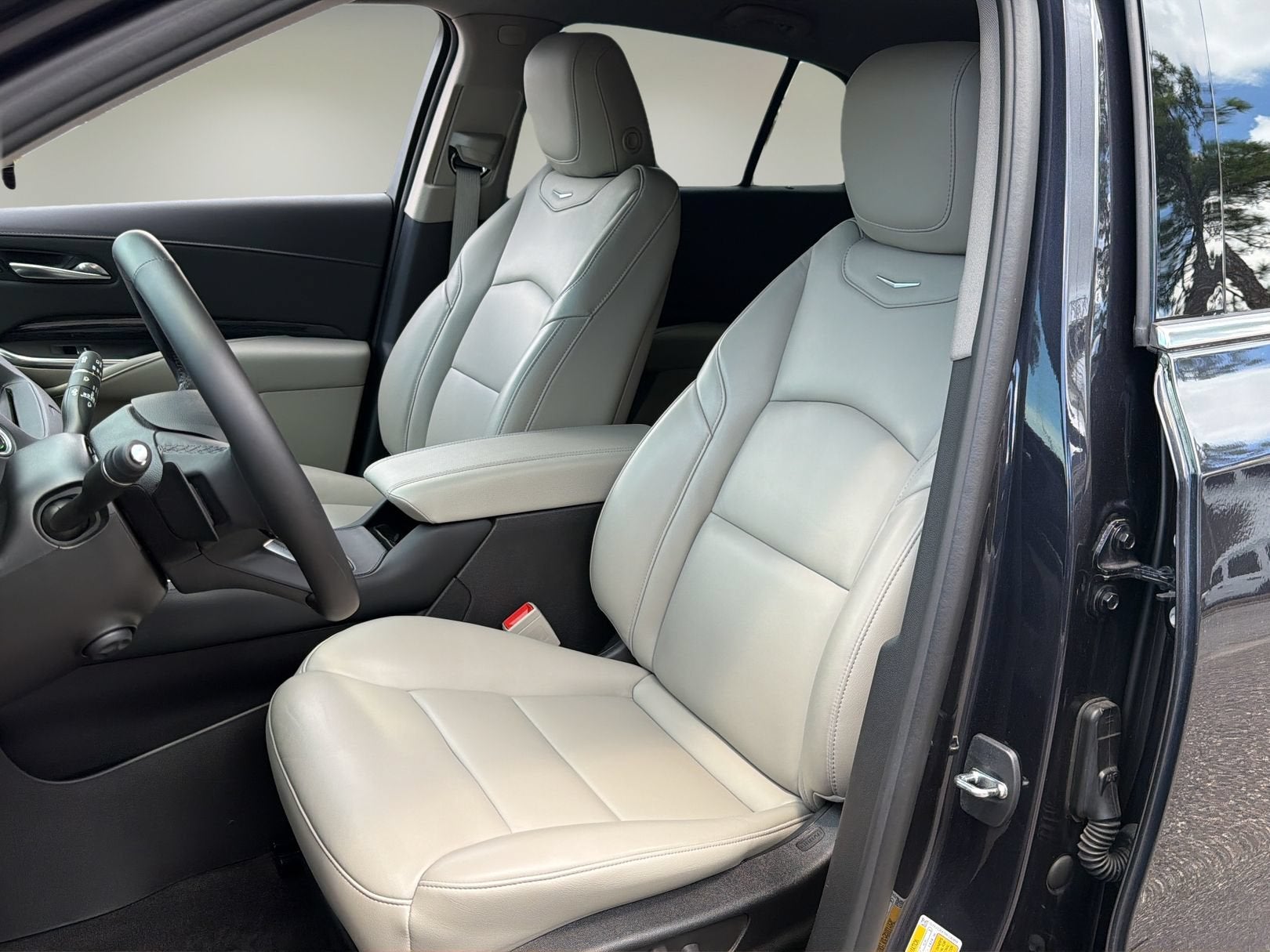 2023 Cadillac XT4 FWD Premium Luxury