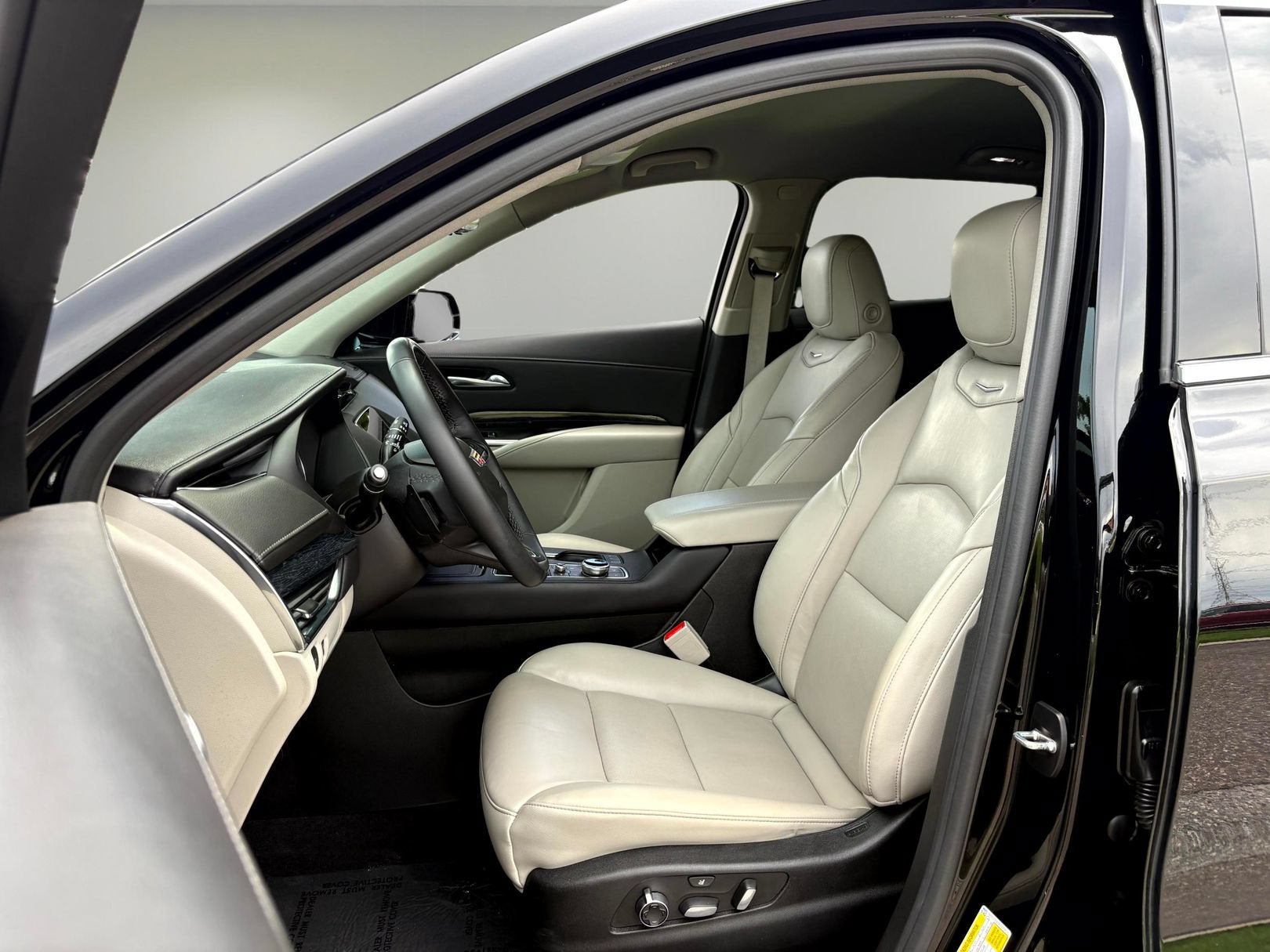 2023 Cadillac XT4 FWD Premium Luxury