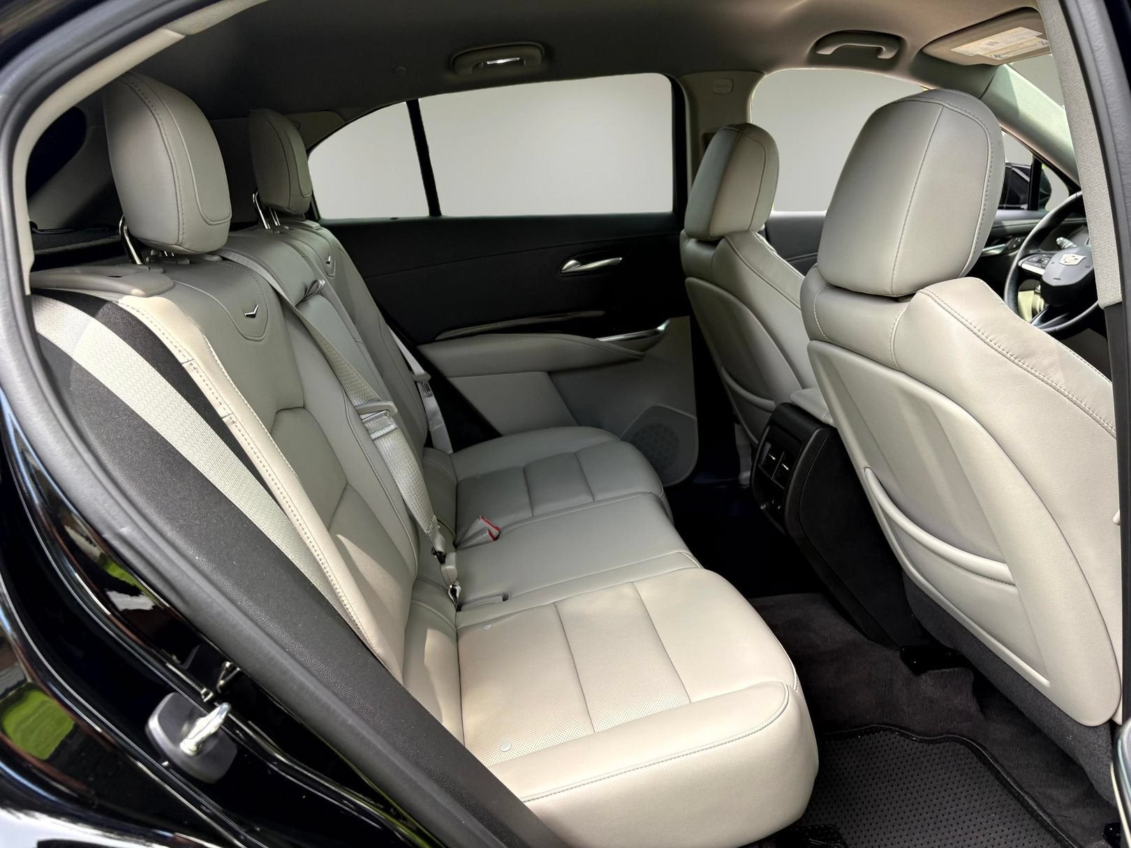 2023 Cadillac XT4 FWD Premium Luxury