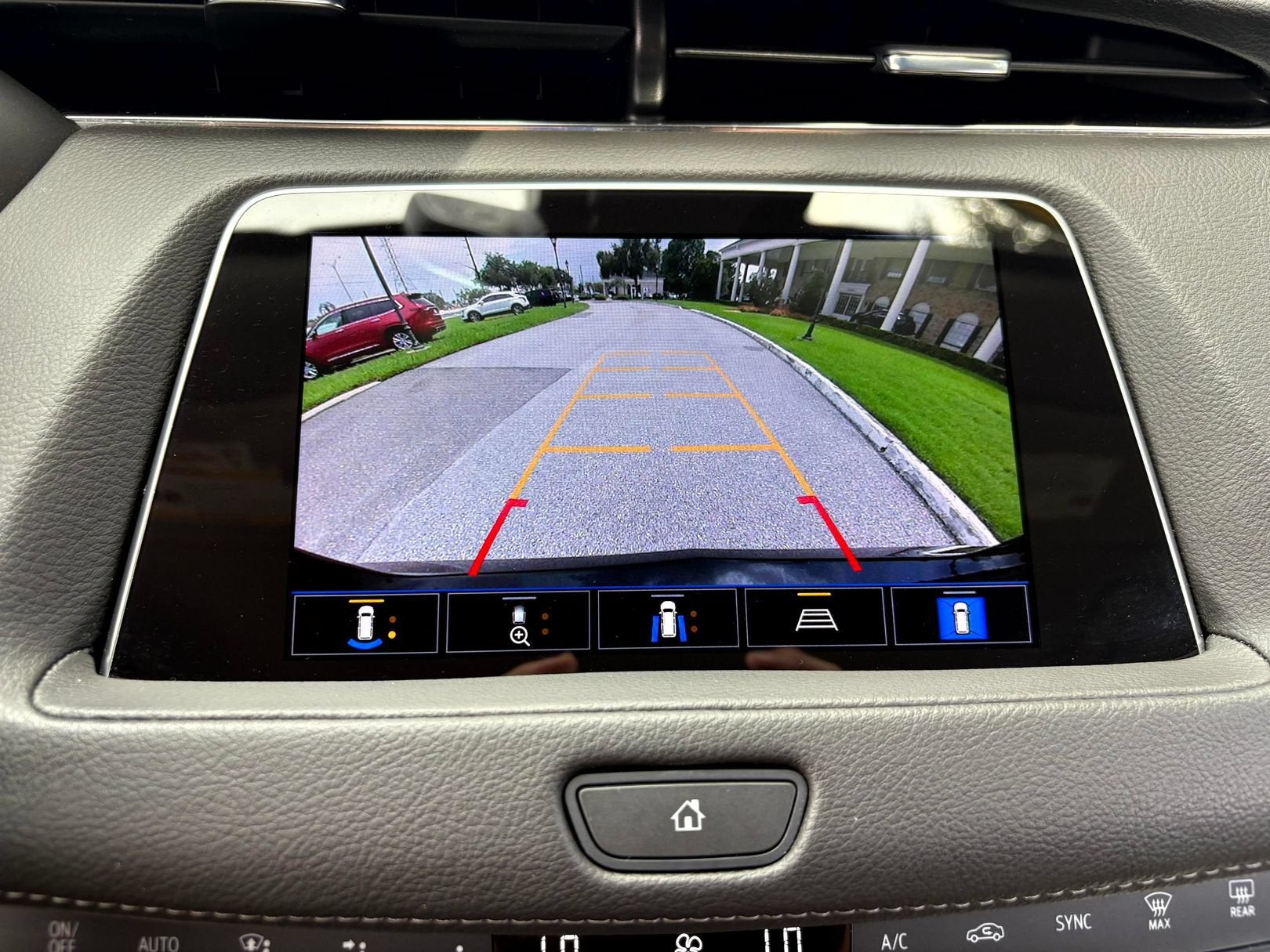 2023 Cadillac XT4 FWD Premium Luxury