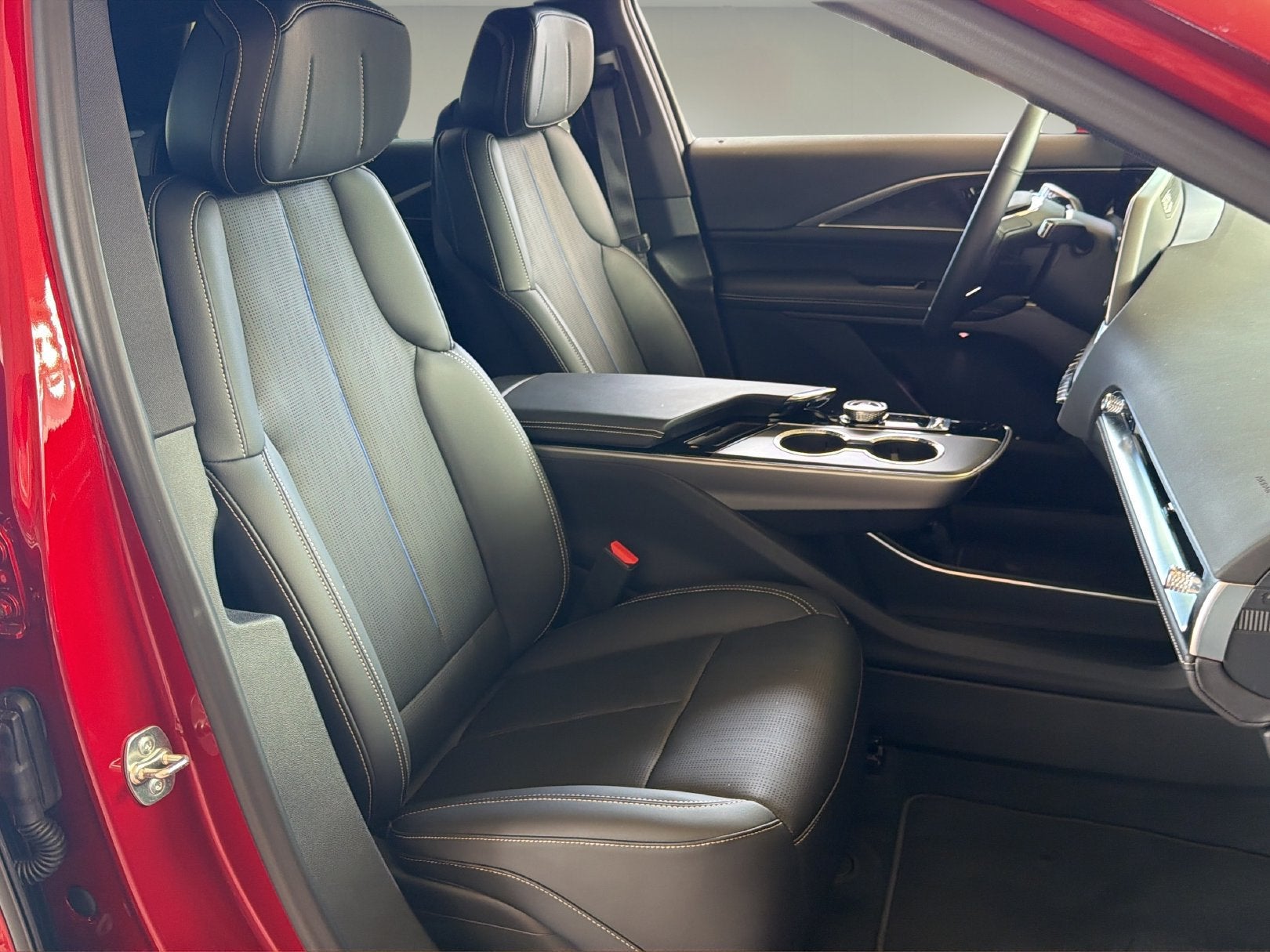 2025 Cadillac LYRIQ Luxury 1