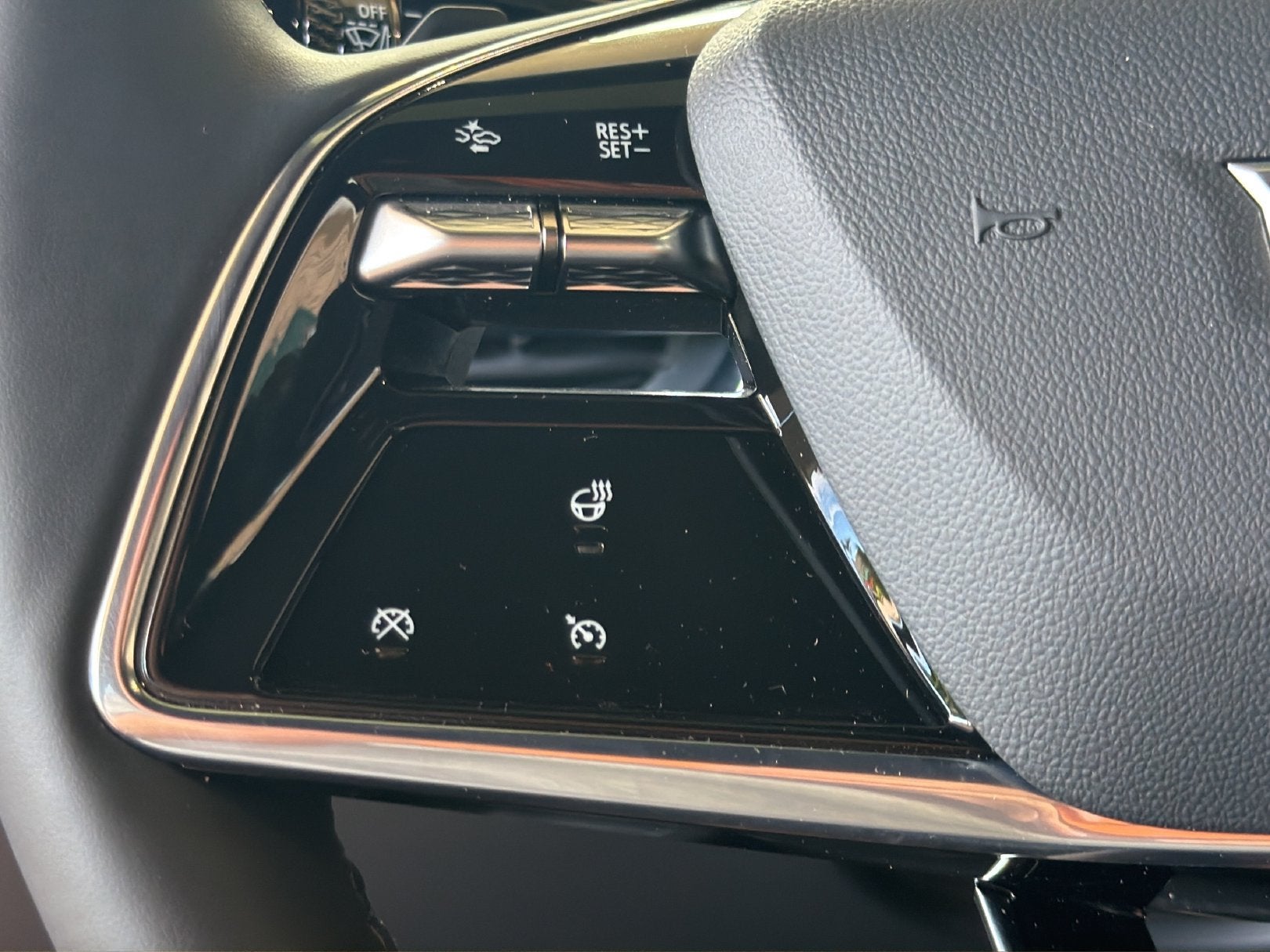 2025 Cadillac LYRIQ Luxury 1