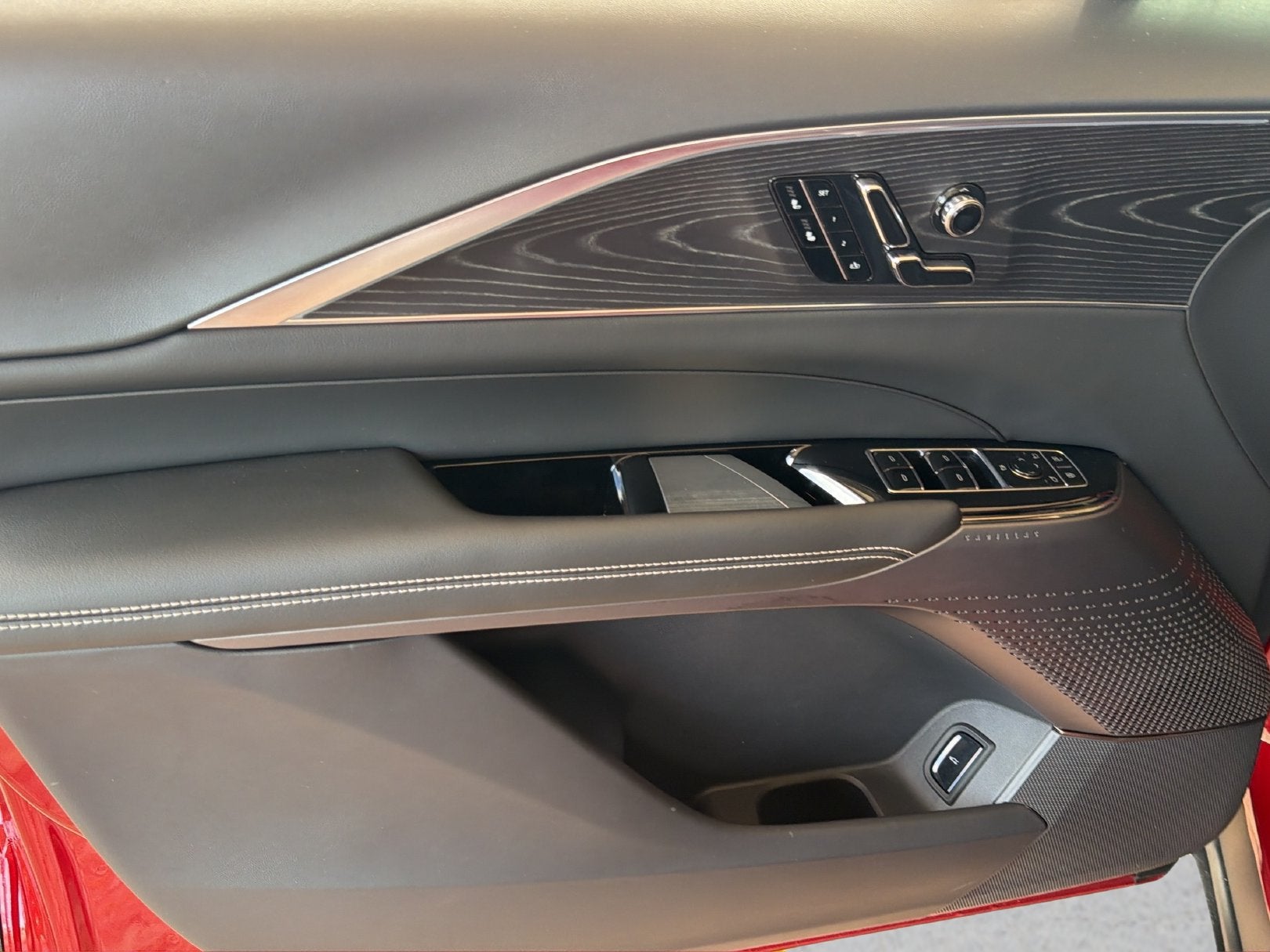 2025 Cadillac LYRIQ Luxury 1