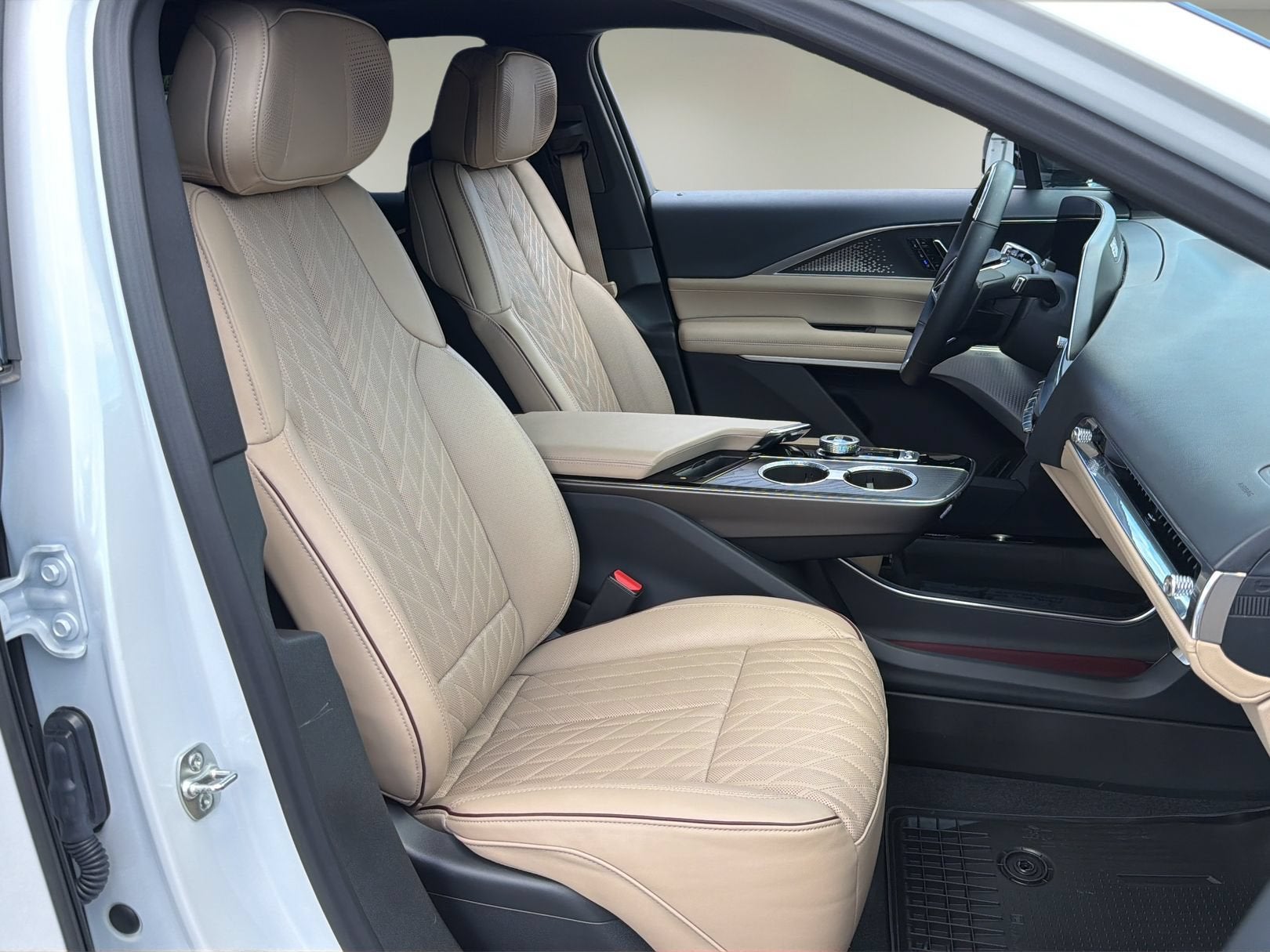 2024 Cadillac LYRIQ Luxury 3