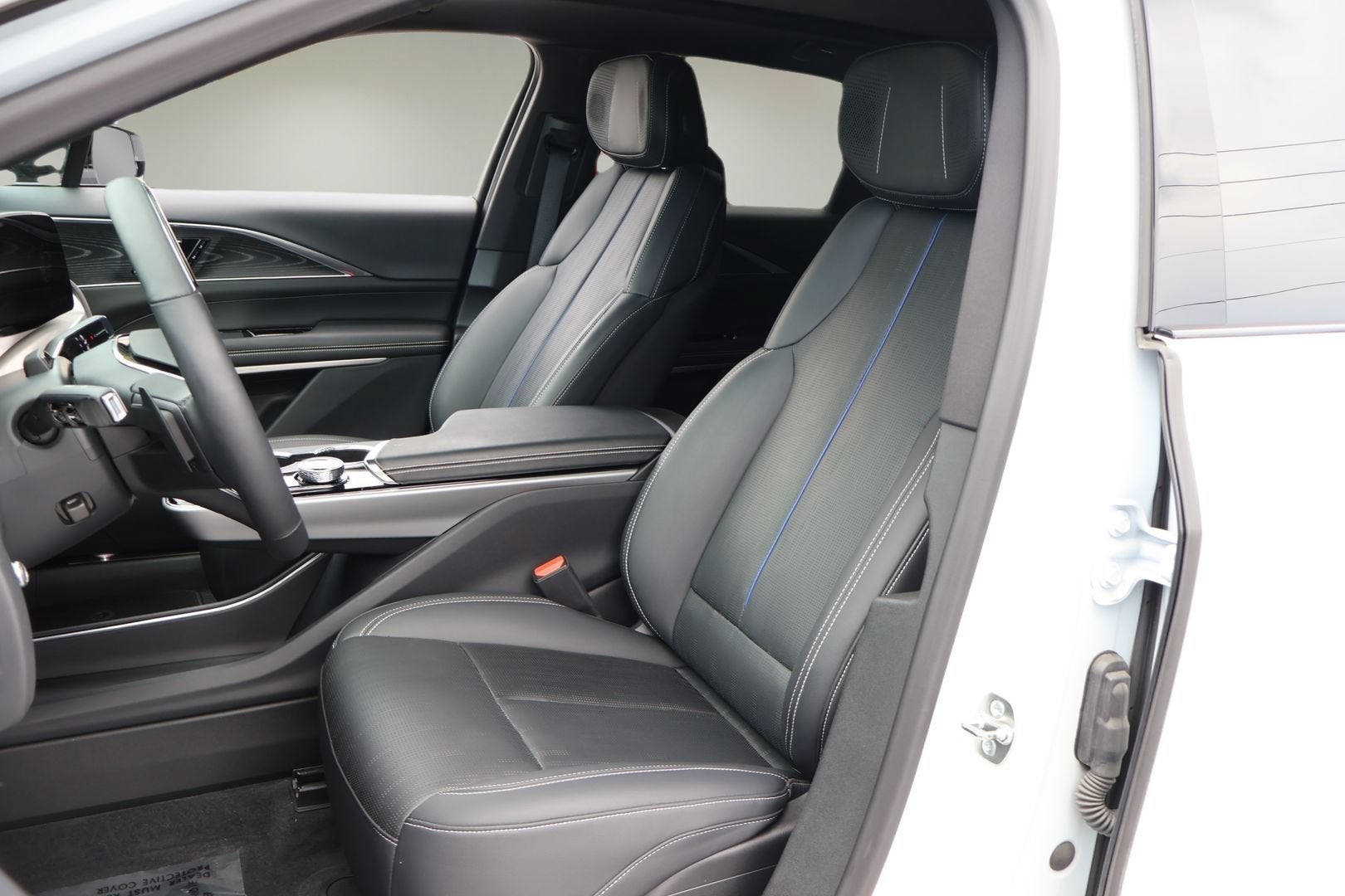 2024 Cadillac LYRIQ Luxury 3