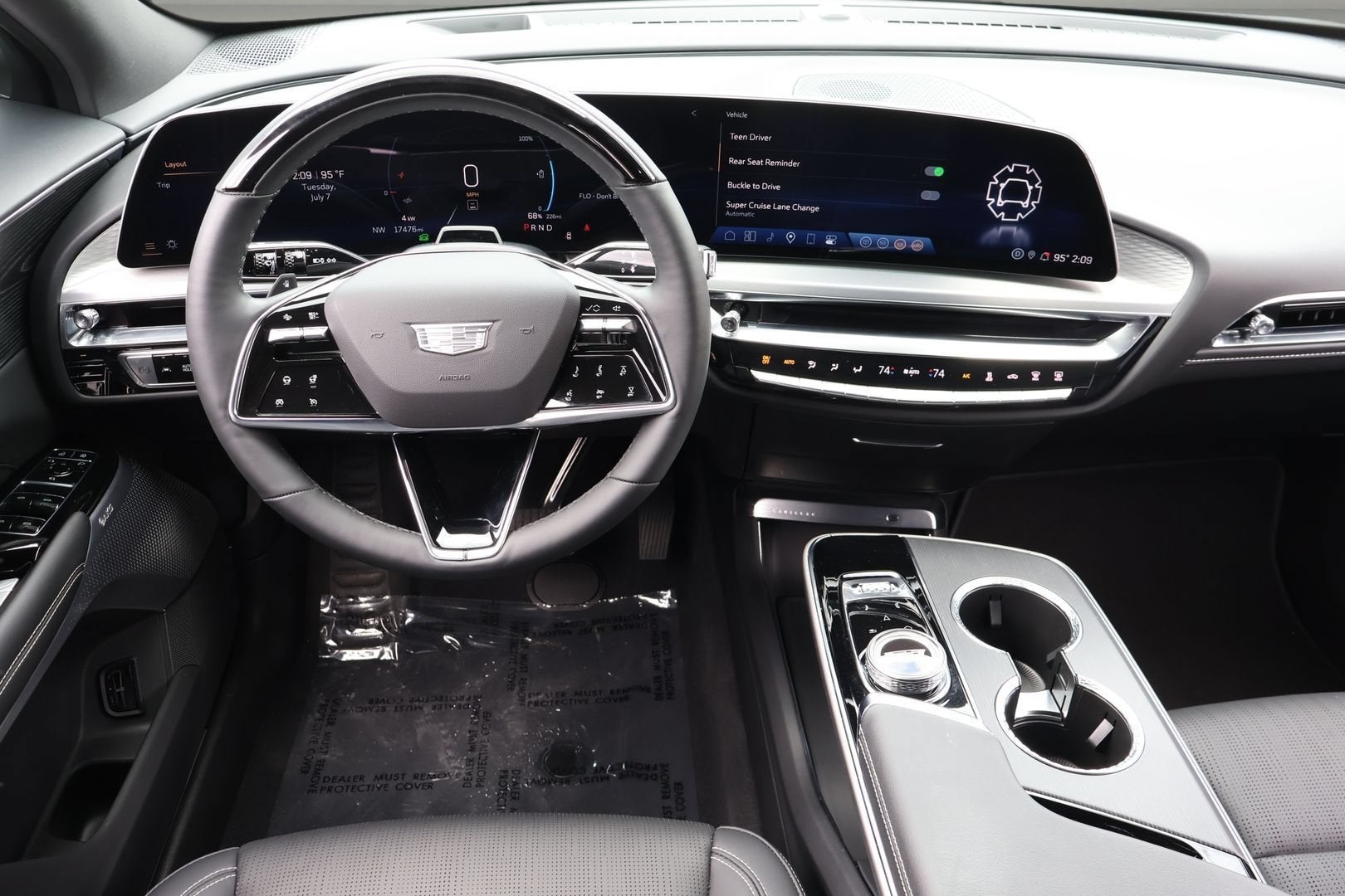 2024 Cadillac LYRIQ Luxury 3