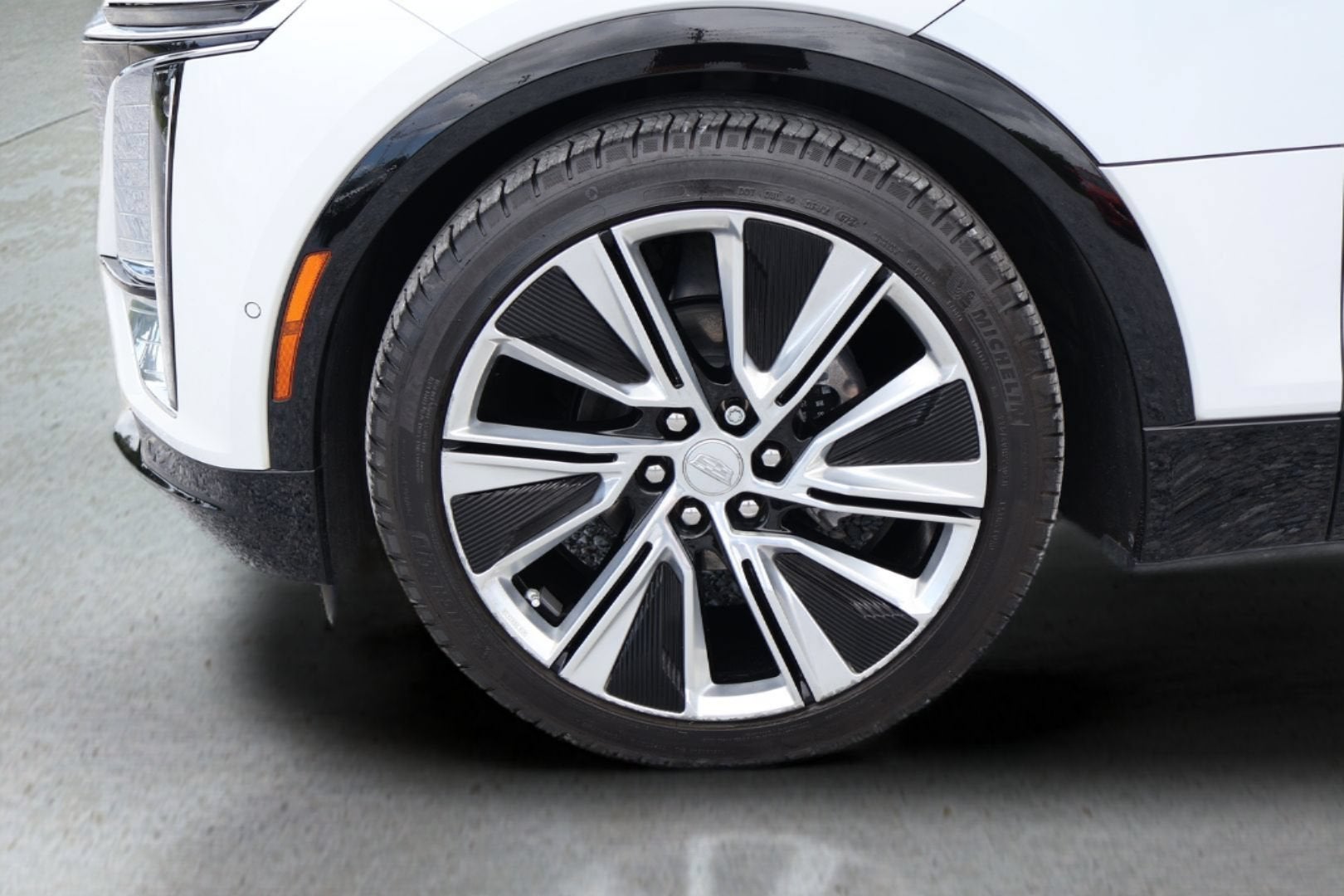 2024 Cadillac LYRIQ Luxury 3