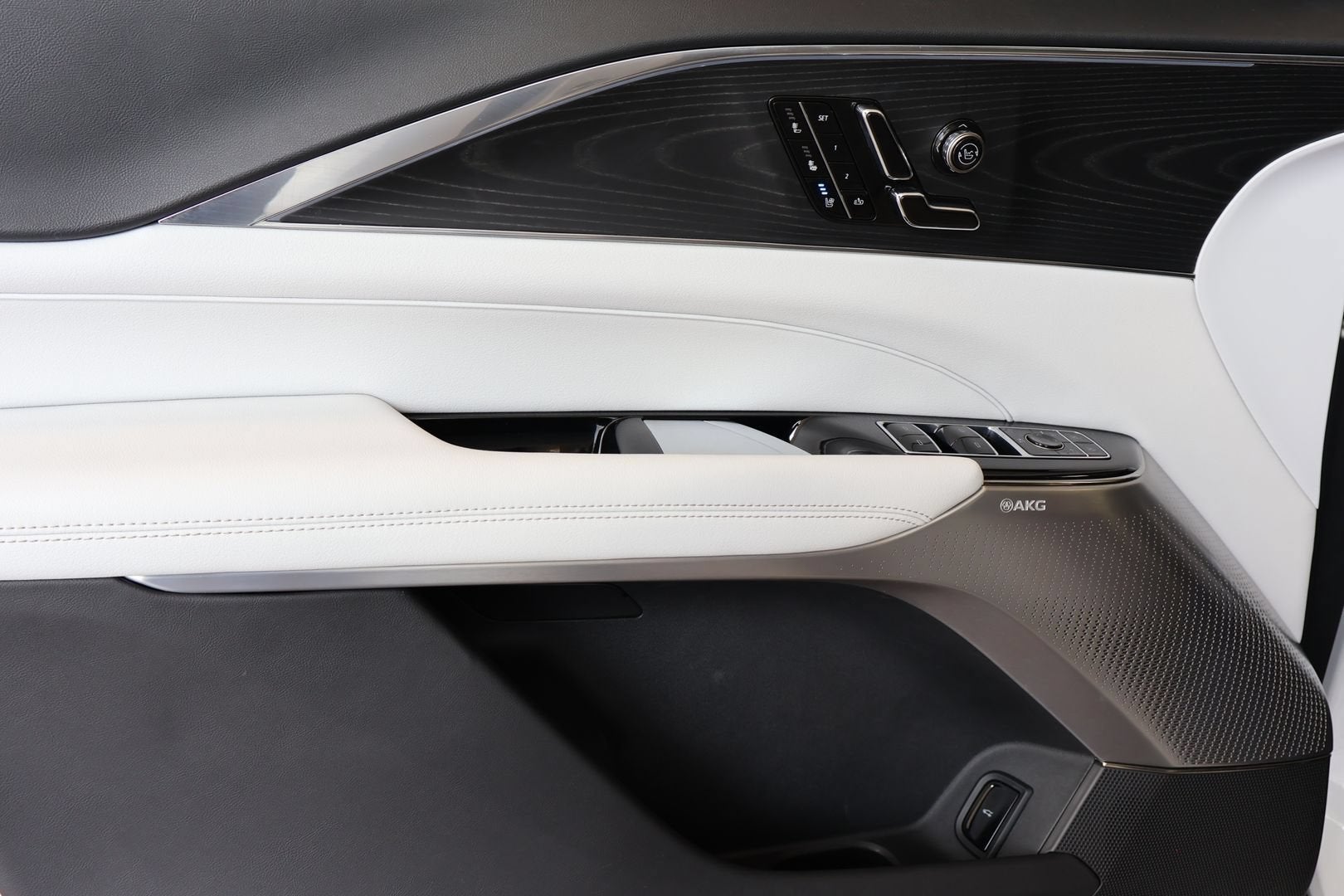 2024 Cadillac LYRIQ Sport 2