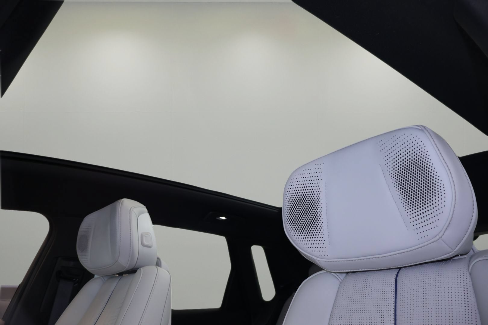 2024 Cadillac LYRIQ Sport 2