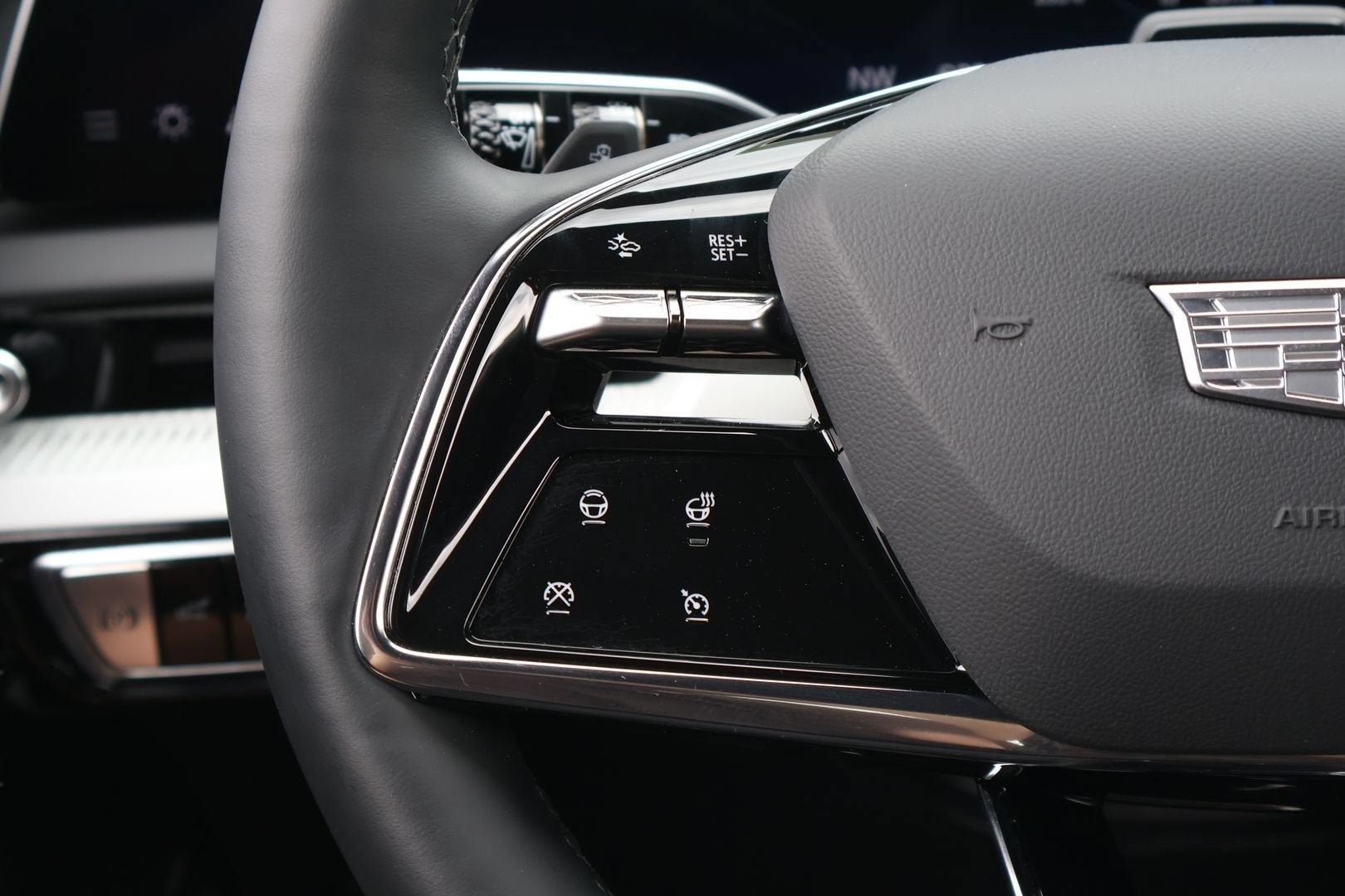 2025 Cadillac OPTIQ Luxury 2
