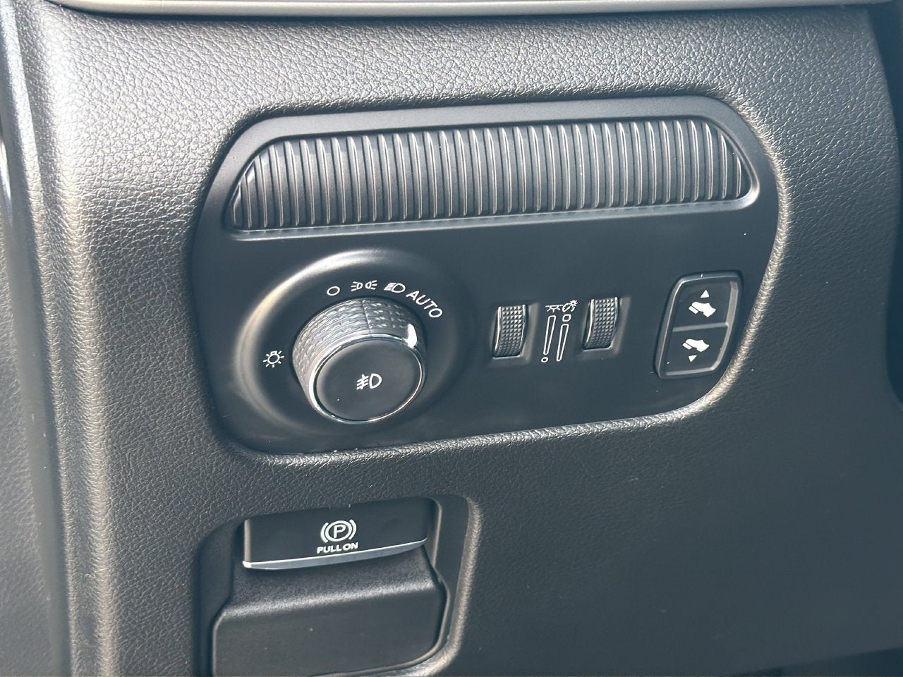2024 Jeep Wagoneer Base
