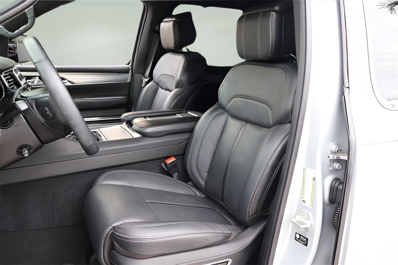 2023 Jeep Grand Wagoneer BASE