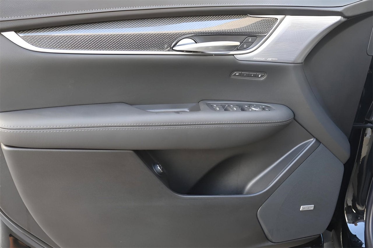 2025 Cadillac XT5 Sport