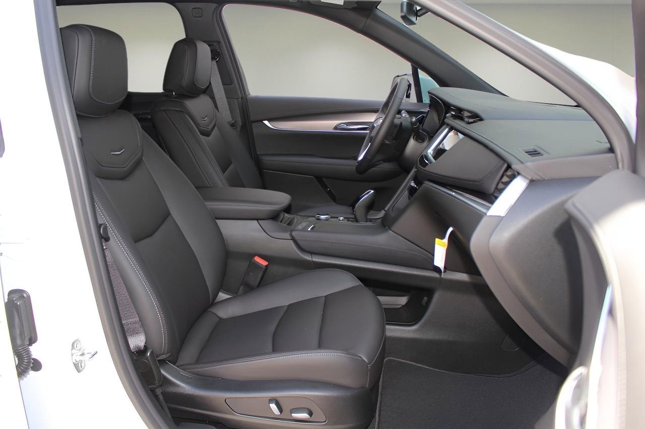 2025 Cadillac XT6 Luxury