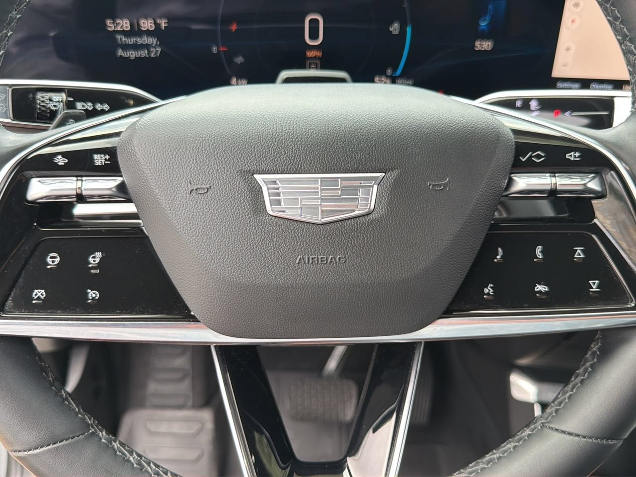 2024 Cadillac LYRIQ Luxury 2