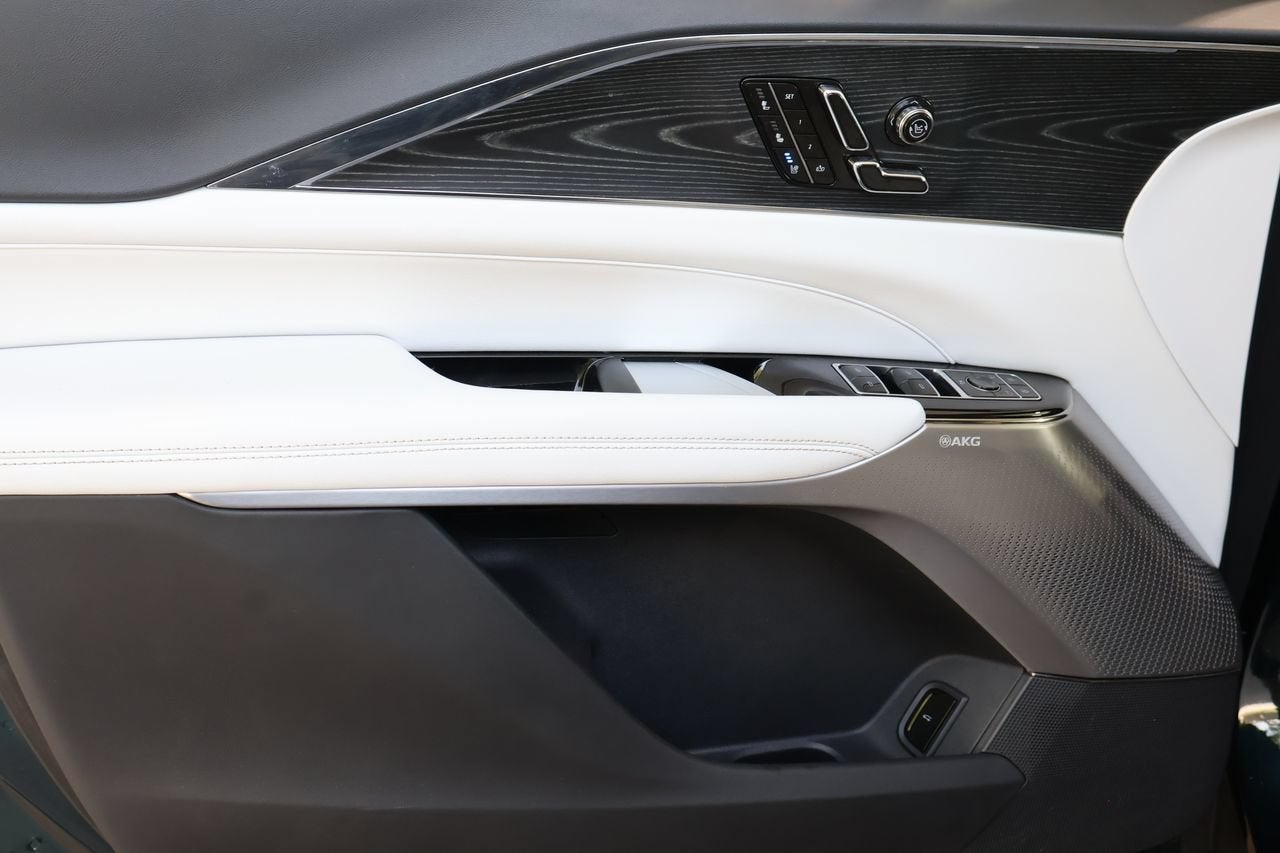 2024 Cadillac LYRIQ Sport 2