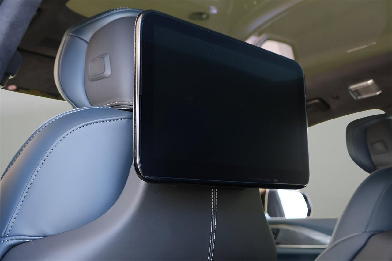 2025 Cadillac ESCALADE IQ Luxury 2