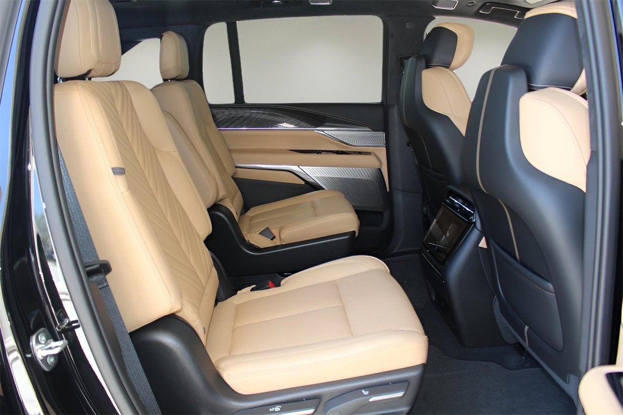 2025 Cadillac ESCALADE IQ Luxury 2