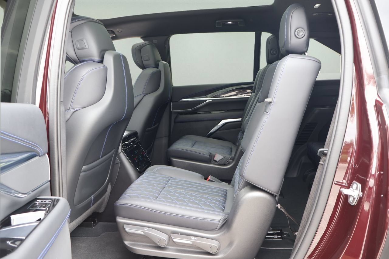 2025 Cadillac ESCALADE IQ Sport 1