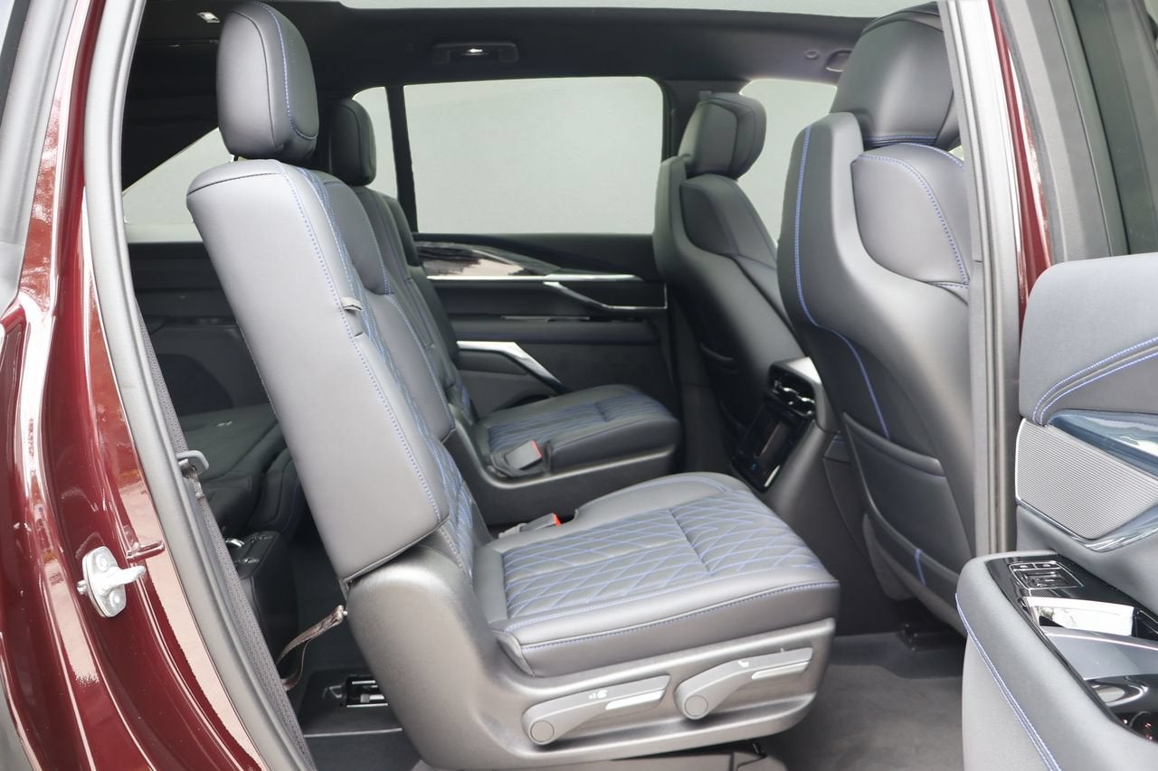 2025 Cadillac ESCALADE IQ Sport 1