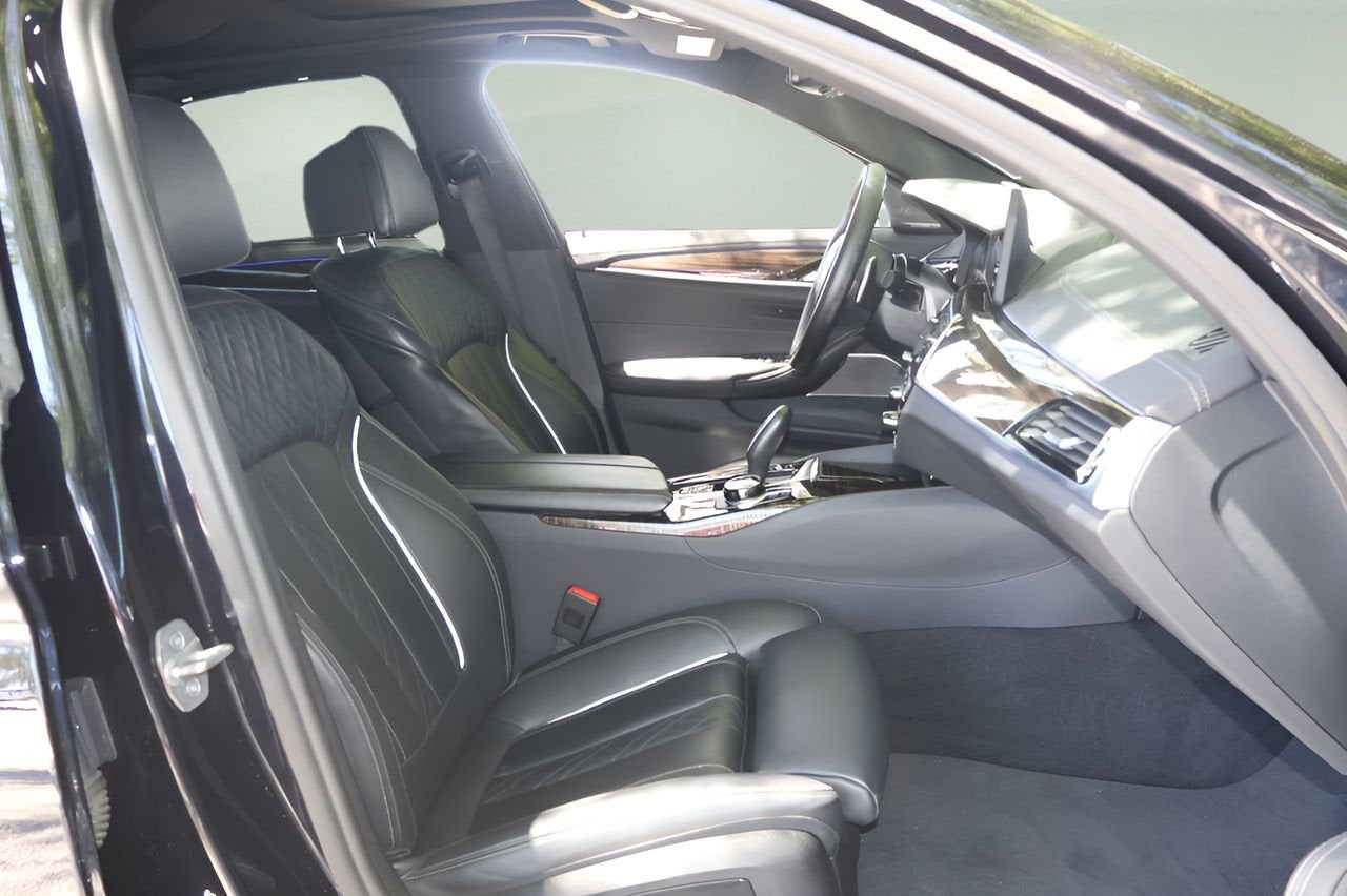 2022 BMW 5 Series M550i xDrive