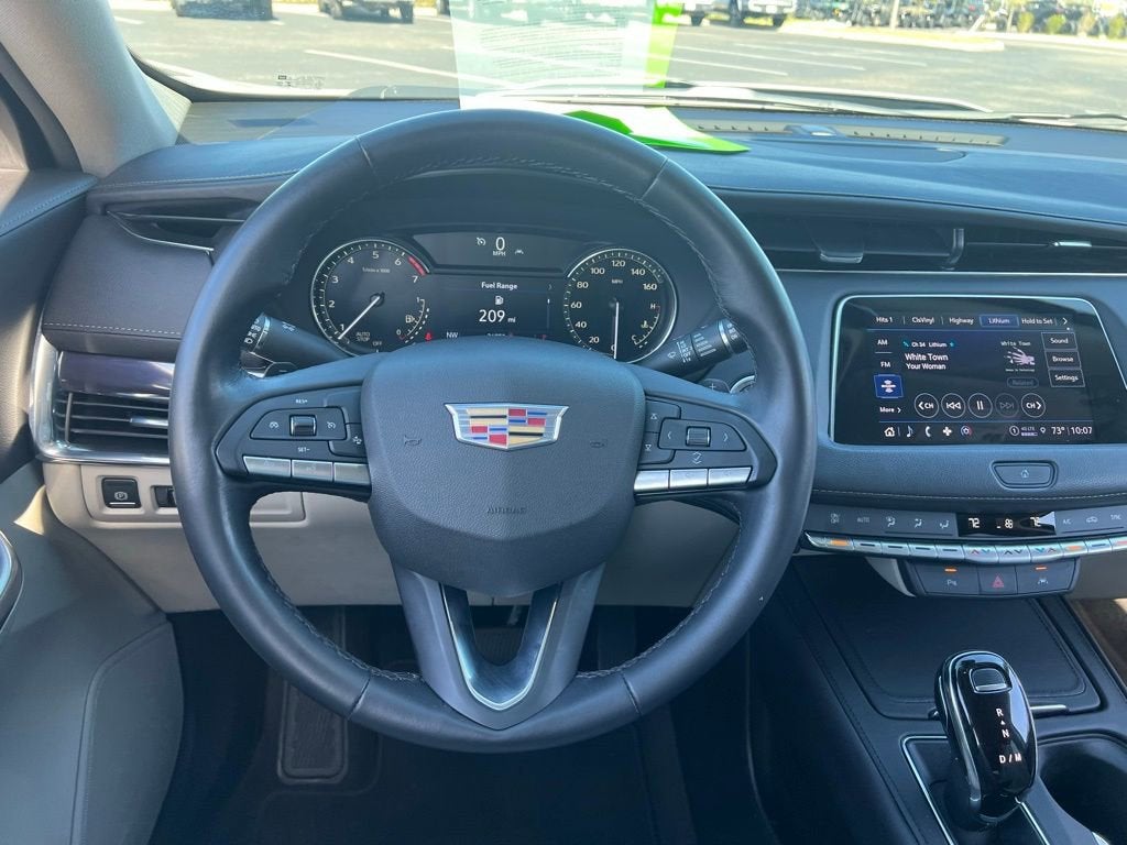 2023 Cadillac XT4 Luxury